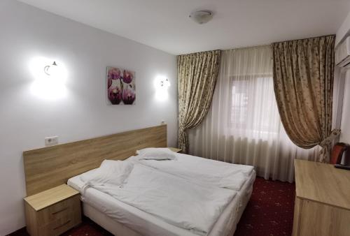 Double or Twin Room with Swimming Pool Access