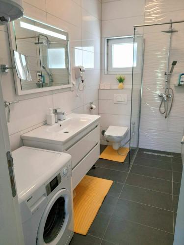 Three-Bedroom Villa image 8