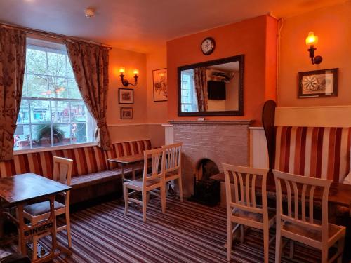 Restaurant, The Pelican Inn in Devizes
