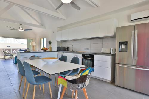 Duplex 2 chambres - 50m de la plage d'Orient Bay - Location saisonnière - La Baie-Orientale