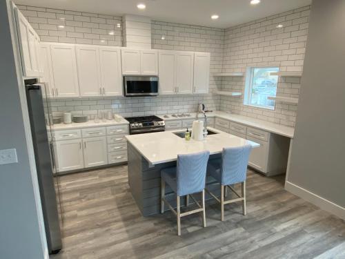 Gulf-View, New-Build w/ Pool, & EV Charging in Port Aransas, USA
