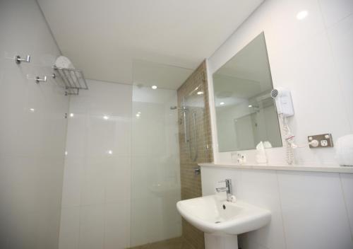 Double or Twin Room image 3