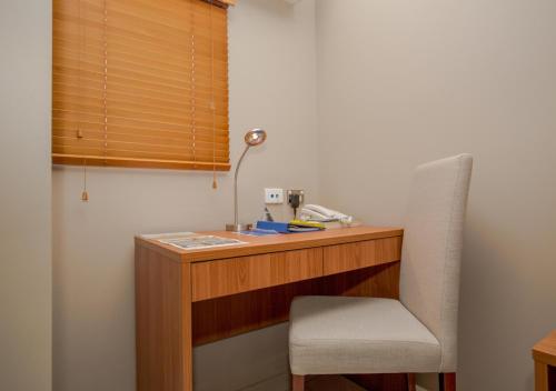 Double or Twin Room image 4
