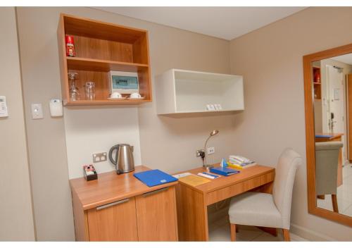 Premier King Room image 2