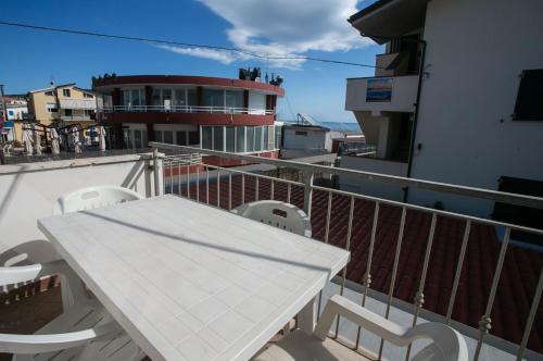 M116 - Marcelli, bilocale in centro e fronte mare - Apartment - Marcelli
