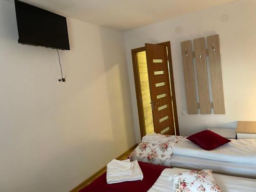 2 twin beds