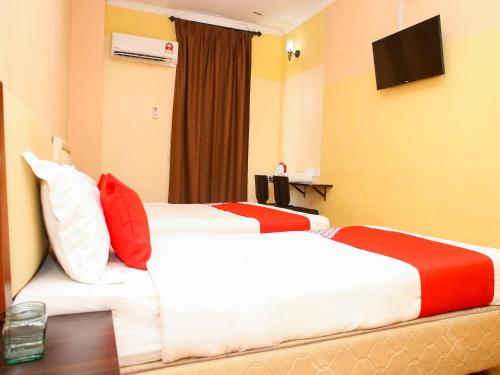 OYO 90169 The Grand Hotel 2