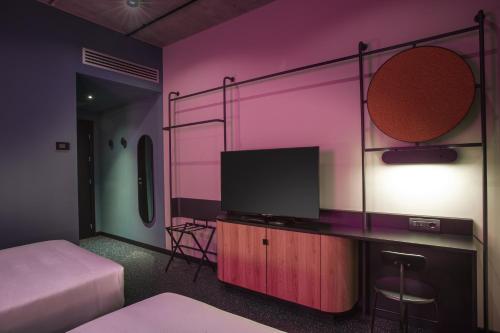 2 twin beds