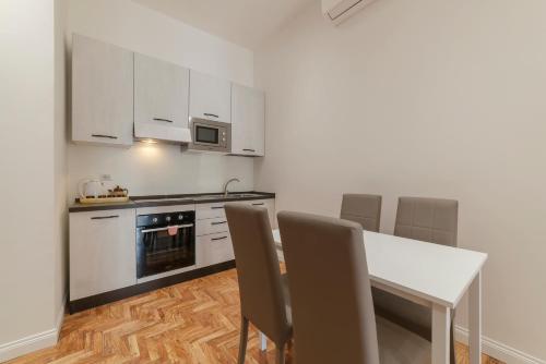 Rione Prati Elegant Apartment with Balcony, Rome (photo 8)