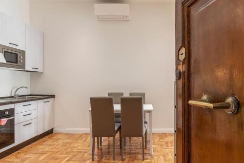 Rione Prati Elegant Apartment with Balcony, Rome (photo 5)