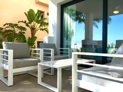 Bayview Arroyo de la Miel - Luxurious home with views garden community pool and a padel court - image 11