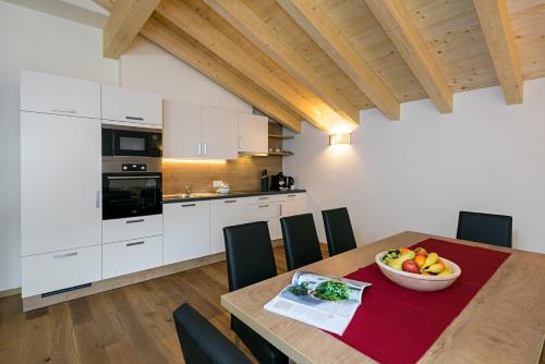 2 bedrooms, 3 beds