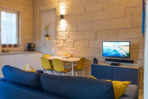 Authentic 1st FL apartment at the 3 cities Marina in Cospicua