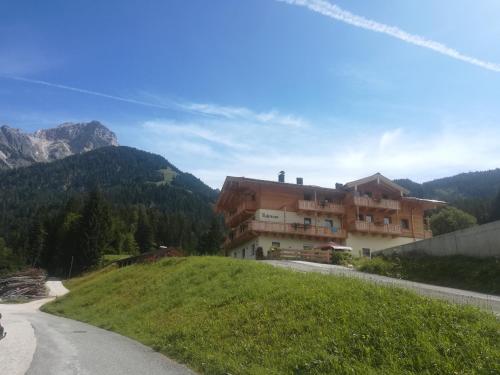 Apartment with Mountain View