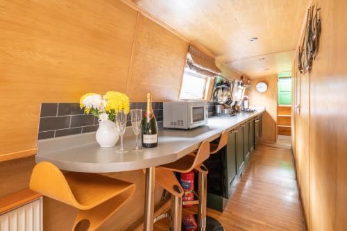 The Four Sisters Boatel - Houseboat - image 5