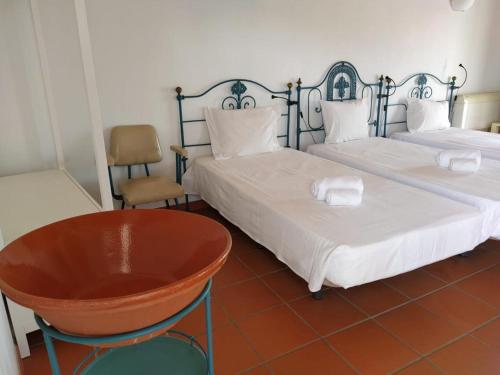 3 twin beds