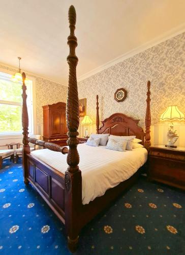 Four Poster Room with Single Bed