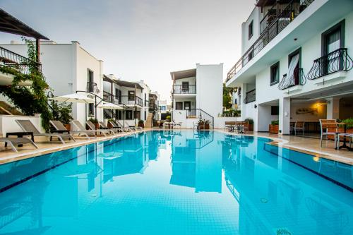 Úszómedence, Modern Life Bodrum Hotel in Gumbet