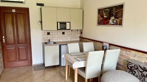吉拉瓦爾美景公寓 (Gyula Var Panorama Apartman) in 哥由拉