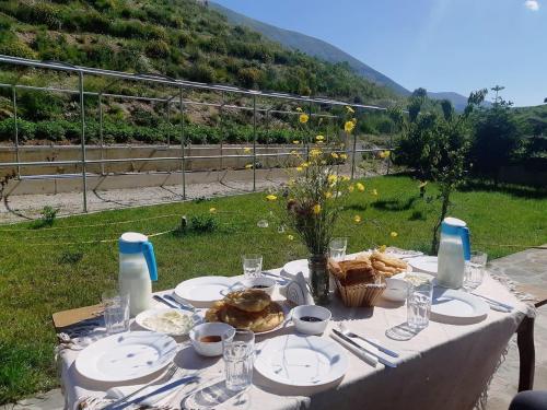 Bujtina Hadër Xhebro (Bujtina Hader Xhebro) in Tepelenë