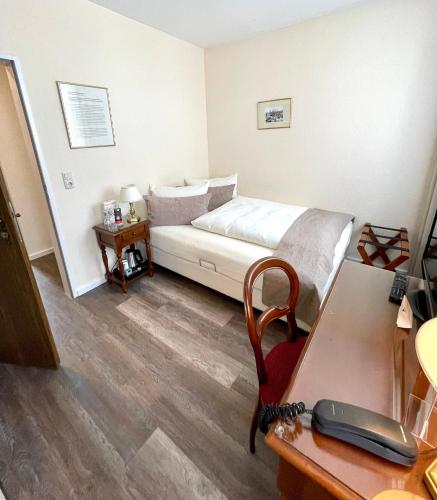 Single Room image 10