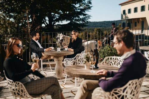 299576092 Hotel Maestoso - Lipica