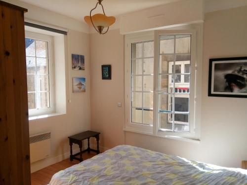 Au coeur de St Malo, situe dans IntraMuros, appartement lumineux T2 plein sud au 2eme etage