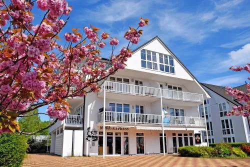 Fewo mit Balkon und Strandkorb am Strand in Baabe, Deutschland