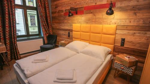 Apartament Pokój Poety room in Apartamenty Szeroka 23