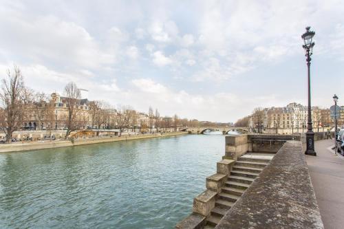 Cozy Apartment -2BR/6P- Notre-Dame Cathedral