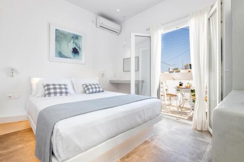 Pelican Paros in Paras sala