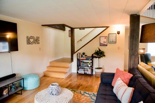 Stunning Lake Front! Modern+Chic+Cosy pet friendly in 洛厄爾 (VT)