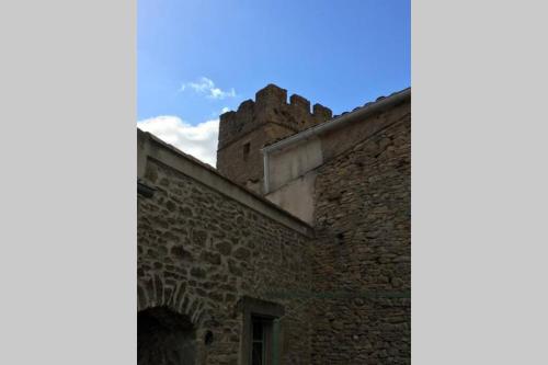 Le Petit Ormeau attenant à la Tour du Portail Neuf - Apartment - Laure-Minervois