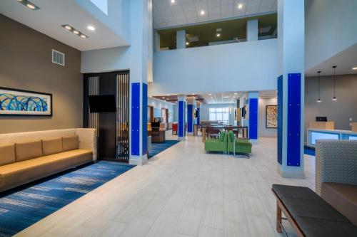 Holiday Inn Express & Suites - St Peters, an IHG Hotel