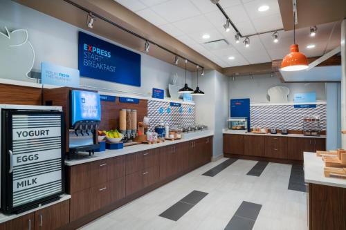 Holiday Inn Express & Suites St Peters By IHG - image 13