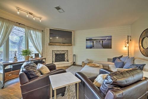 Modern Townhome with Patio, Next Door to Resort - Horseshoe Bay