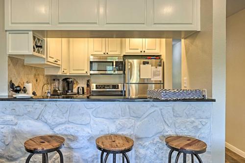 Modern Townhome with Patio, Next Door to Resort in Horseshoe Bay (TX)