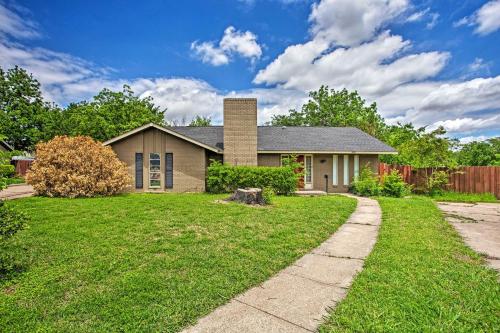Charming Home - 15 Miles to Downtown Dallas! - main image