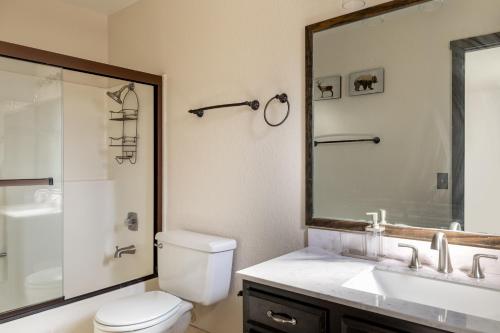 Blue Jay Retreat - Amazing condo located in the heart of Boulder Bay Pool and hot tub! - image 2