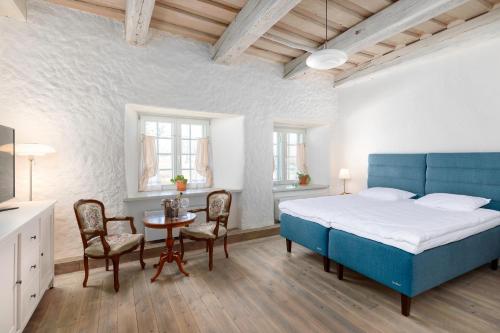 2 twin beds