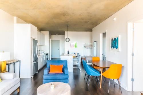 1BR Spacious Luxury Suite With Balcony, Wi-Fi & Paid In and Out Parking