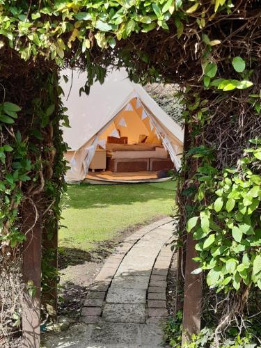 The White Dove Bed and Breakfast and Bell Tents 1