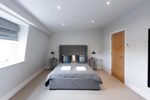 Immaculate Central Windsor Town House with parking, Виндзор (фото 9)