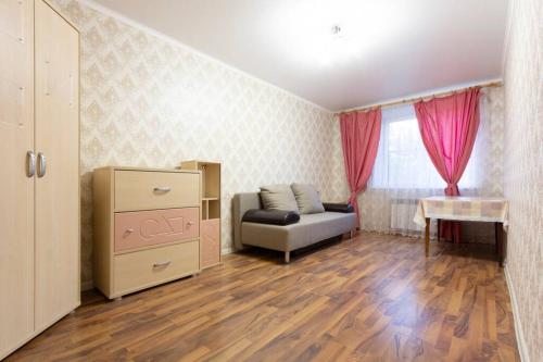 Kvart Hotel - Уютная трехкомнатная квартира на улице Куликова 73к1! - image 2
