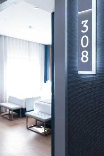 Zurin Charm Hotel - image 11