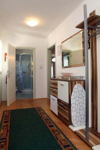 Spacious Piran Central Apartment for 5 Pax BG