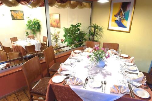 餐廳, 斯姆爾日內酒店 (Smelyne) in 帕納瓦茲