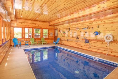 SmokyStays Indoor Pool Cabin in Sevierville, USA