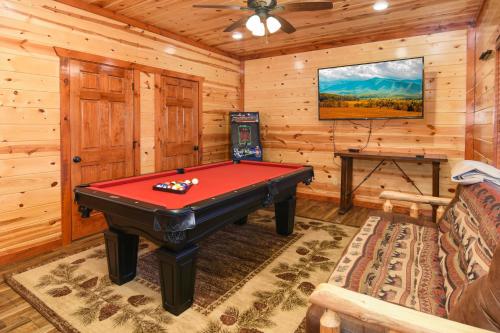 SmokyStays Indoor Pool Cabin in Sevierville, USA
