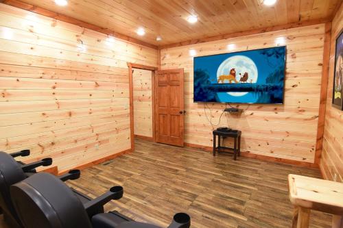 SmokyStays Indoor Pool Cabin in Sevierville, USA